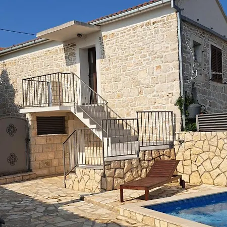 Tomina Apartament