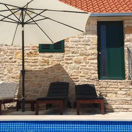 Tomina Apartament *